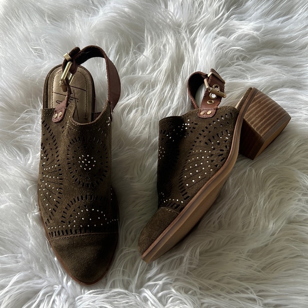 Latigo muren brown suede block heel mules size 6